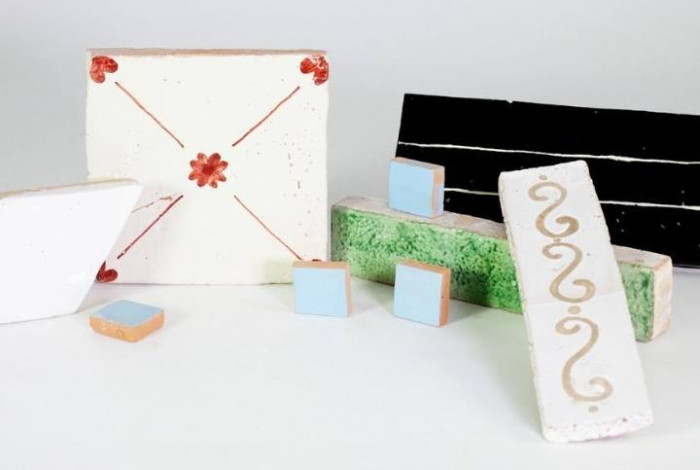 cotto smaltato dipinto a mano